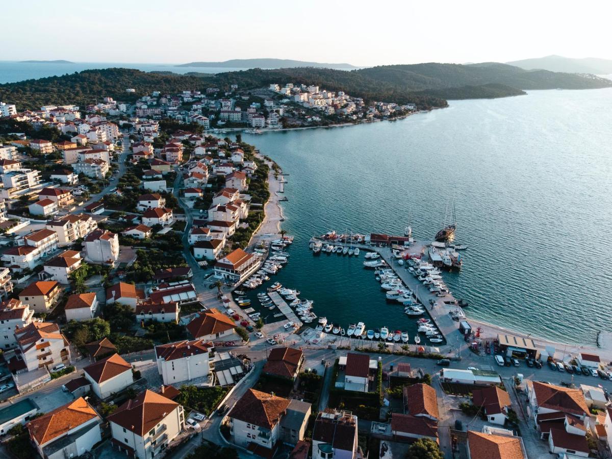Studio-Appartements Emwey Trogir Exterior foto