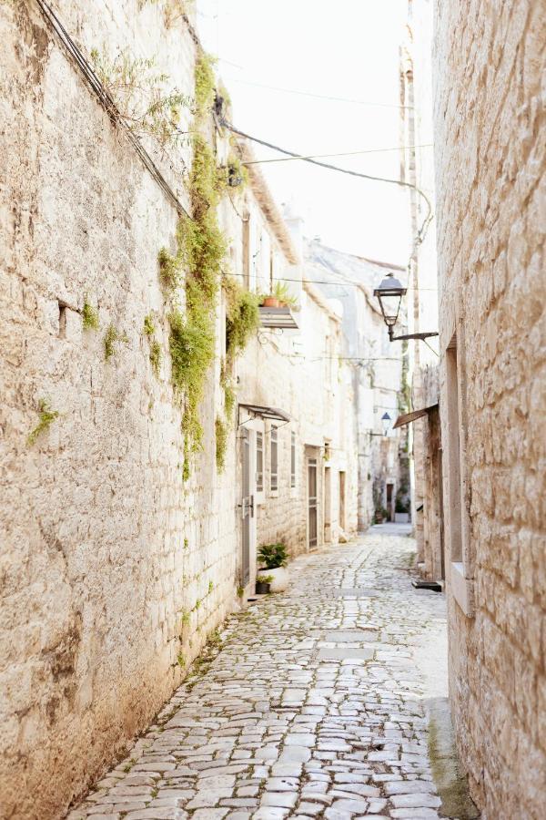 Studio-Appartements Emwey Trogir Exterior foto