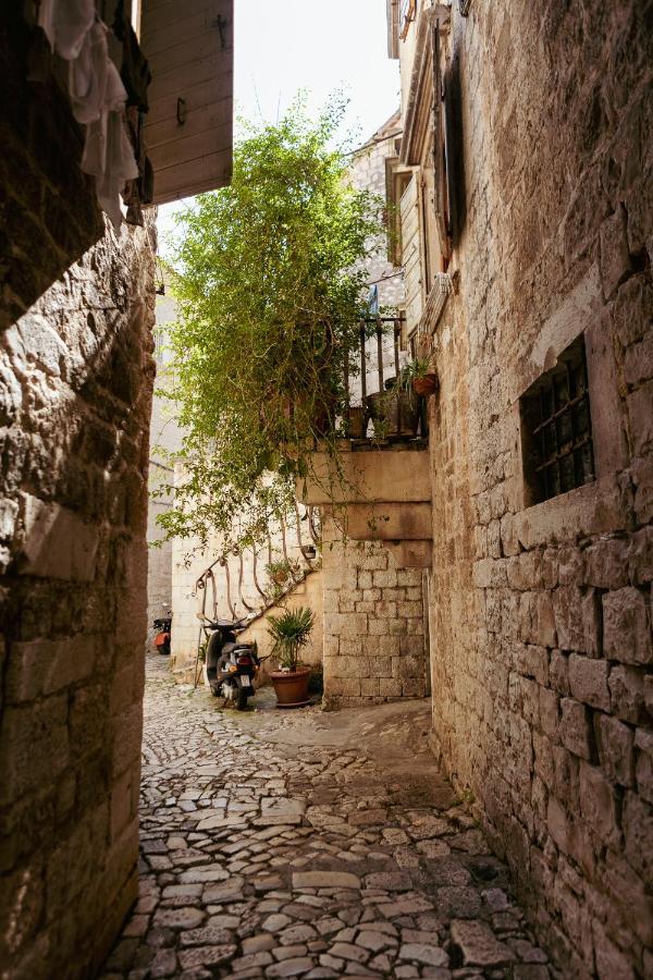 Studio-Appartements Emwey Trogir Exterior foto